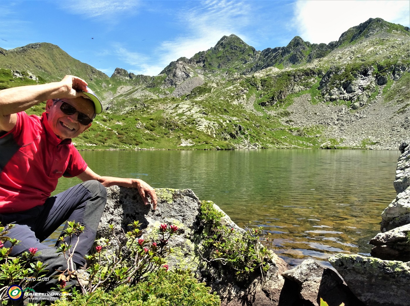 37 Al Lago di Sopra (2095 m) con Cima Cadelle sullo sfondo.JPG